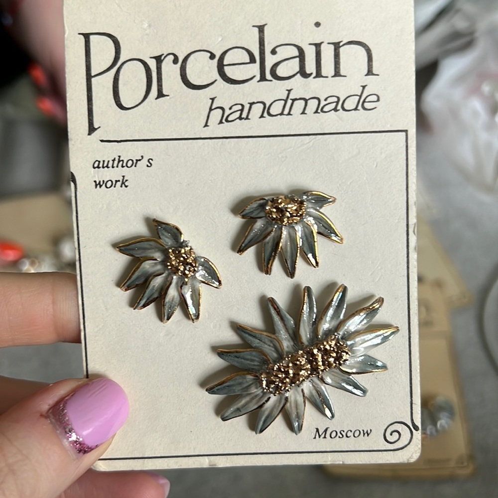 Porcelain handmade set of earrings and broche